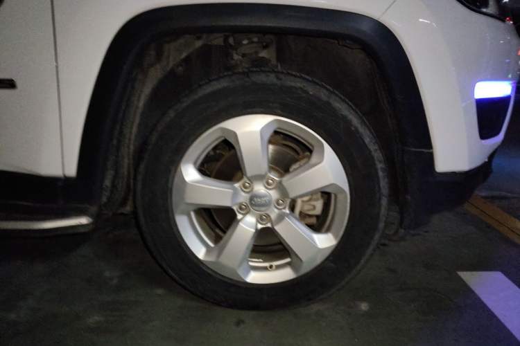 Used Jeep Compass 2019 200T Automatic Enjoyment - Connected Large Screen Version Right Front Wheel Hub