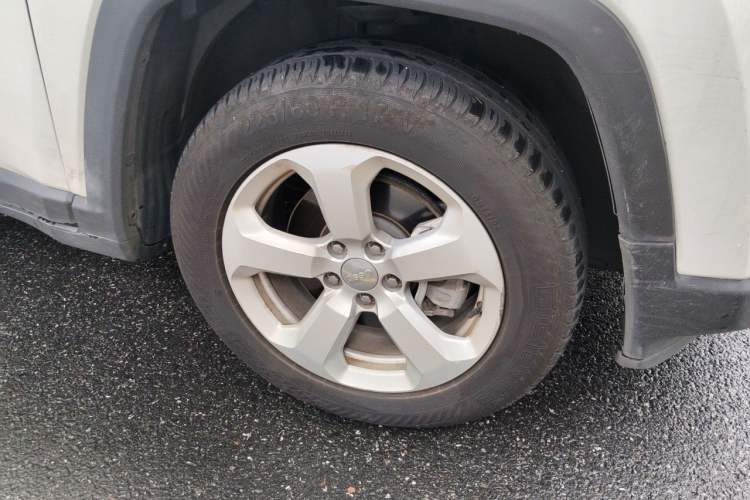 Used Jeep Compass 2019 220T Automatic Family Edition Right Front Wheel Hub