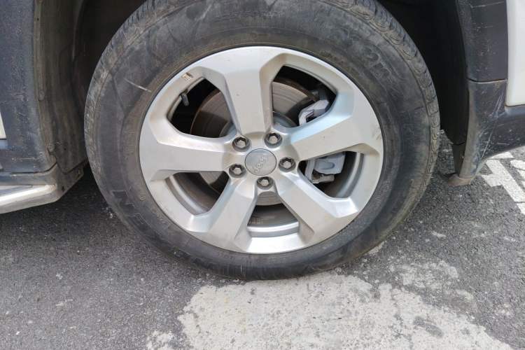 Used Jeep Compass 2019 220T Automatic Family Enjoyment Four-Wheel Drive Edition Right Front Wheel Hub