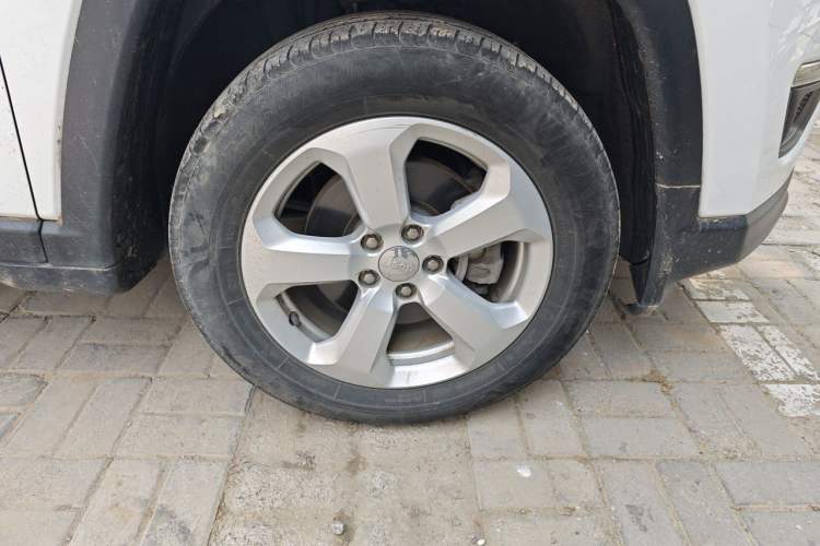 Used Jeep Compass 2019 220T Automatic Family Edition Right Front Wheel Hub