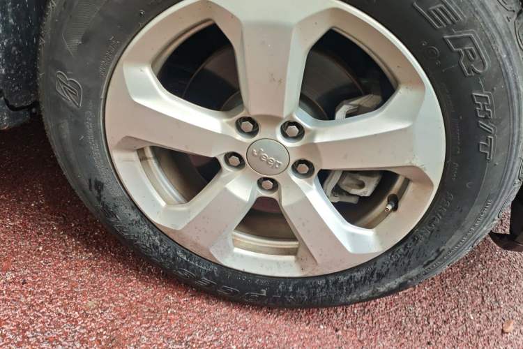 Used Jeep Compass 2019 220T Automatic Family Edition Right Front Wheel Hub