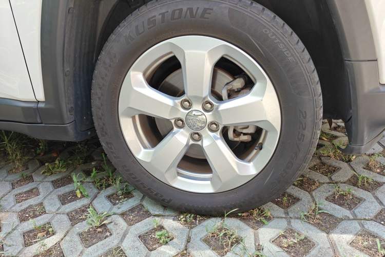 Used Jeep Compass 2019 200T Automatic Family Edition - Connected Large Screen Version Right Front Wheel Hub