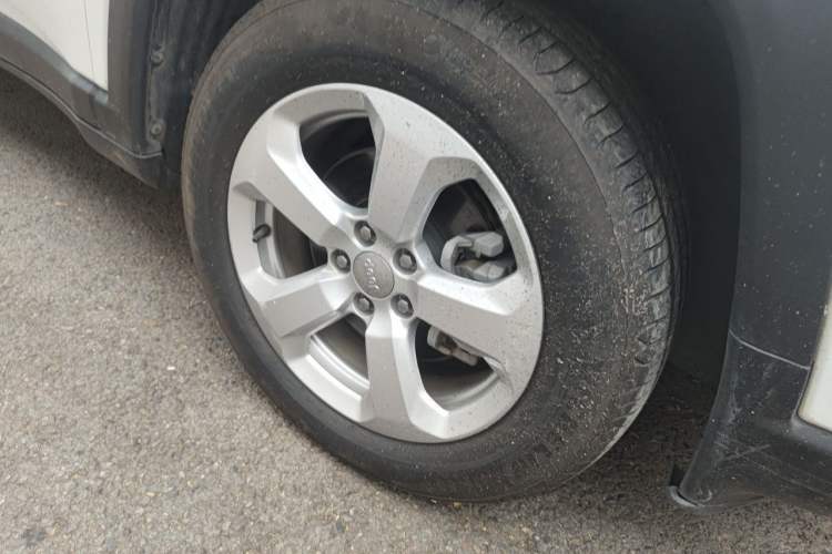 Used Jeep Compass 2019 220T Automatic Family Edition Right Front Wheel Hub