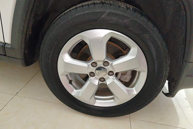 Used Jeep Compass 2019 220T Automatic Family Edition Right Front Wheel Hub