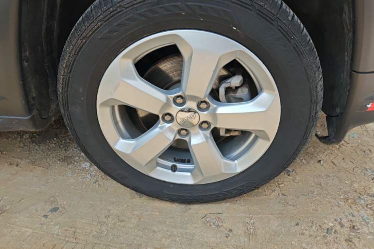 Used Jeep Compass 2019 200T Automatic Family Edition - Connected Large Screen Version Right Front Wheel Hub