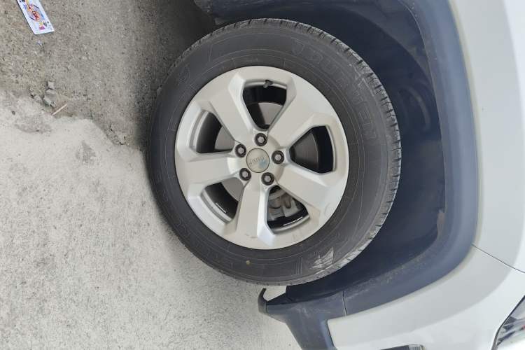 Used Jeep Compass 2019 220T Automatic Family Edition Right Front Wheel Hub