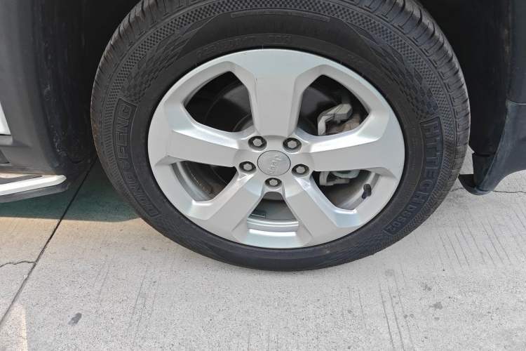 Used Jeep Compass 2019 220T Automatic Family Edition Right Front Wheel Hub