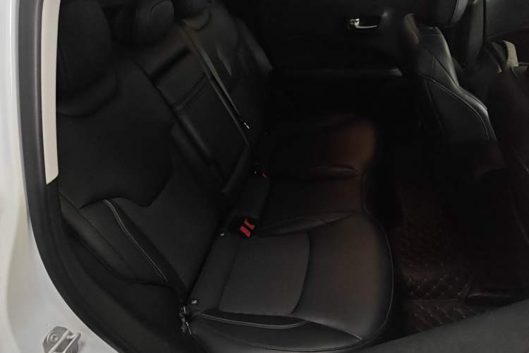 Used Jeep Compass 2019 220T Automatic Enjoyment Version Right Rear Seat