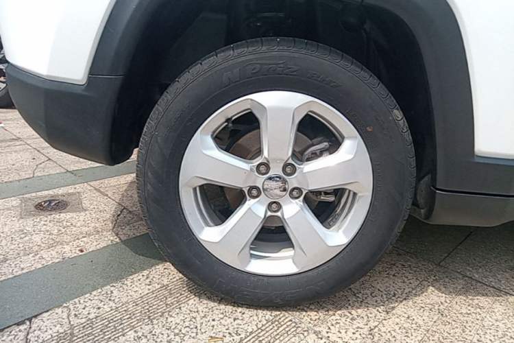 Used Jeep Compass 2019 220T Automatic Family Edition Right Rear Wheel Hub