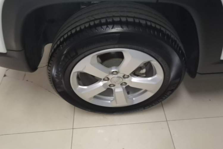 Used Jeep Compass 2019 220T Automatic Family Enjoyment Four-Wheel Drive Edition Right Rear Wheel Hub