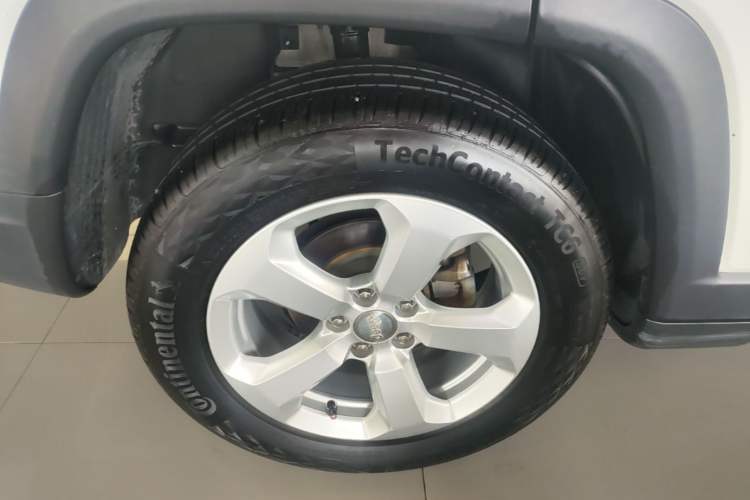 Used Jeep Compass 2019 200T Automatic Family Edition - Connected Large Screen Version Right Rear Wheel Hub