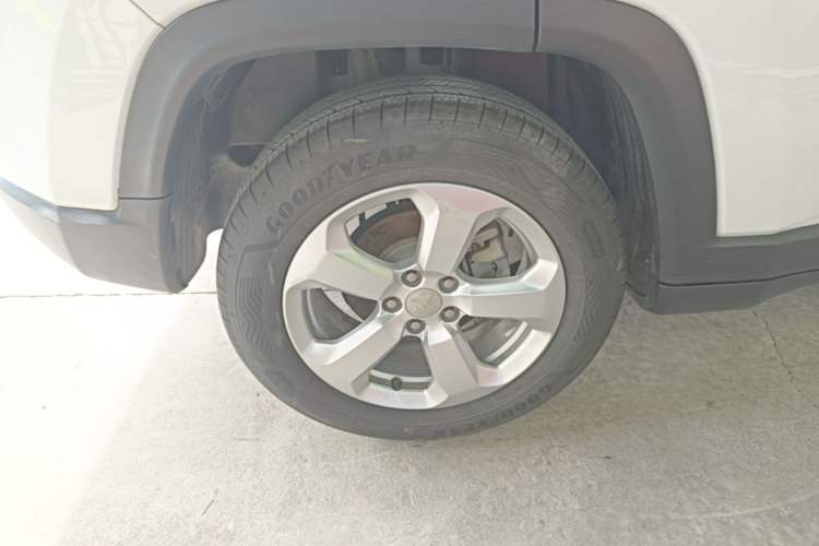 Used Jeep Compass 2019 200T Automatic Family Edition - Connected Large Screen Version Right Rear Wheel Hub