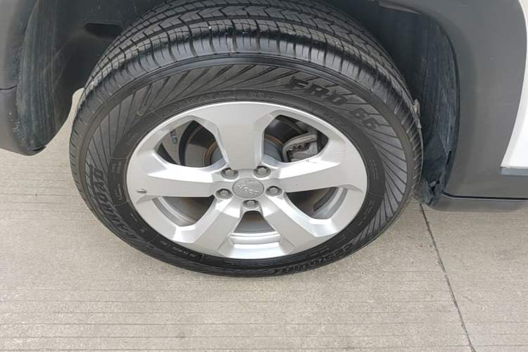 Used Jeep Compass 2019 200TS Automatic Premium - Connected Large Screen Version Right Rear Wheel Hub