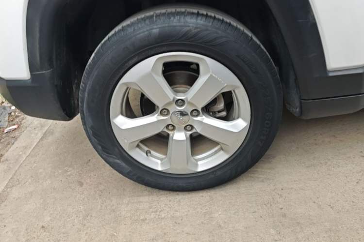 Used Jeep Compass 2019 220T Automatic Family Edition Right Rear Wheel Hub