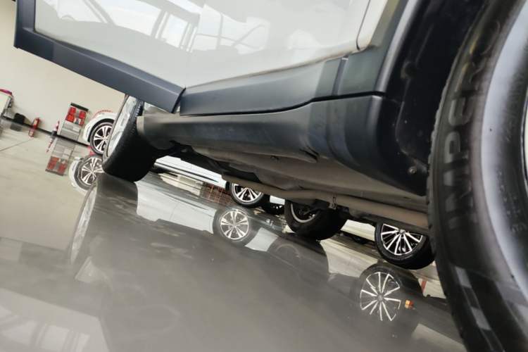 Used Jeep Compass 2019 200T Automatic Family Edition - Connected Large Screen Version Right Side Sill