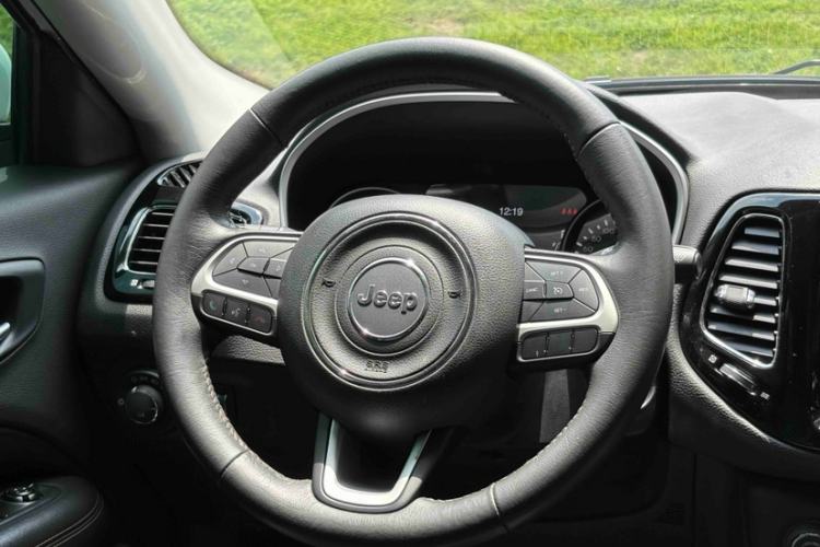 Used Jeep Compass 2019 220T Automatic Family Edition Steering Wheel