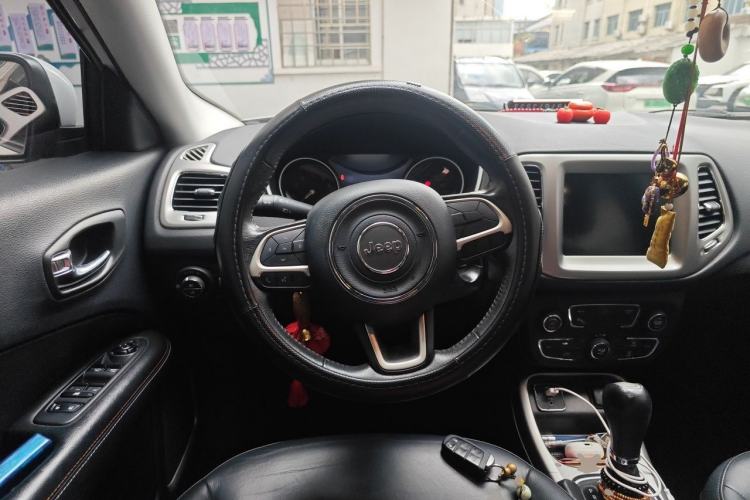 Used Jeep Compass 2019 200T Automatic Family Edition - Connected Large Screen Version Steering Wheel