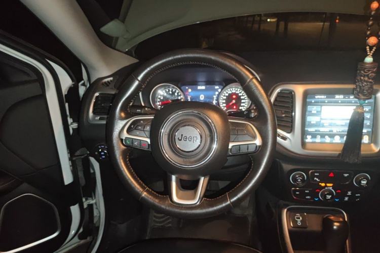 Used Jeep Compass 2019 200T Automatic Family Edition - Connected Large Screen Version Steering Wheel