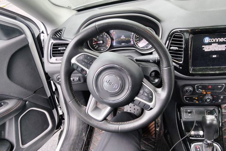 Used Jeep Compass 2019 220T Automatic Family Edition Steering Wheel