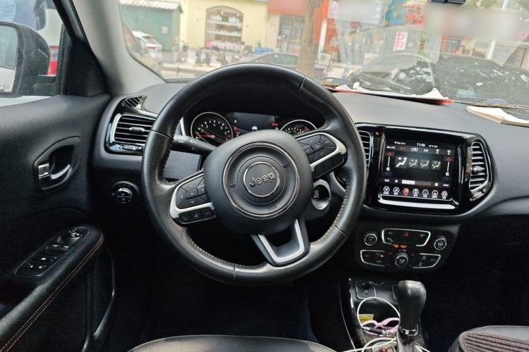 Used Jeep Compass 2019 220T Automatic Family Edition Steering Wheel