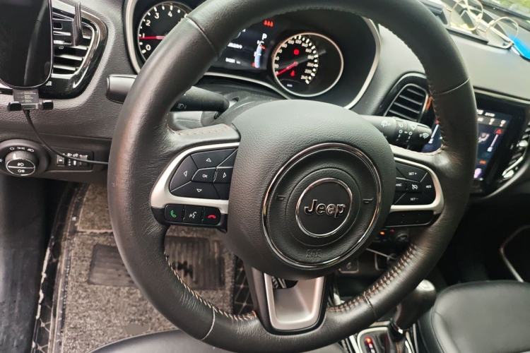 Used Jeep Compass 2019 220T Automatic Family Edition Steering Wheel