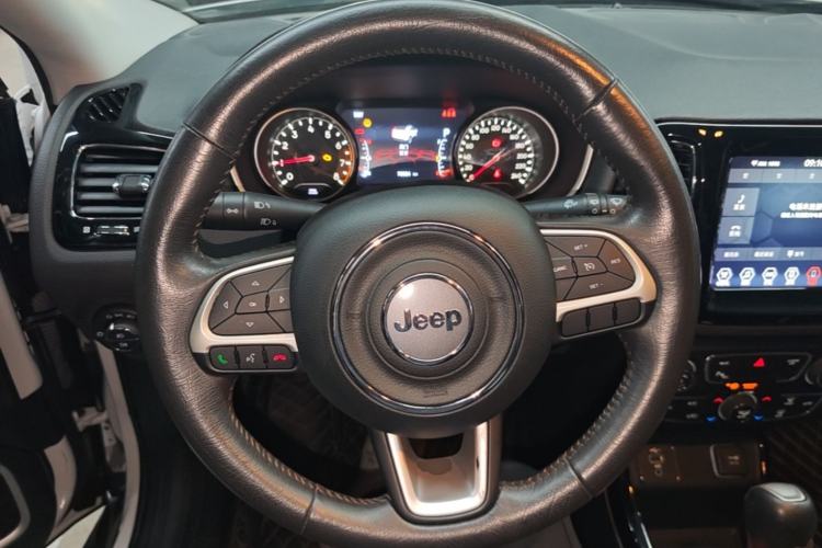 Used Jeep Compass 2019 220T Automatic Family Edition Steering Wheel