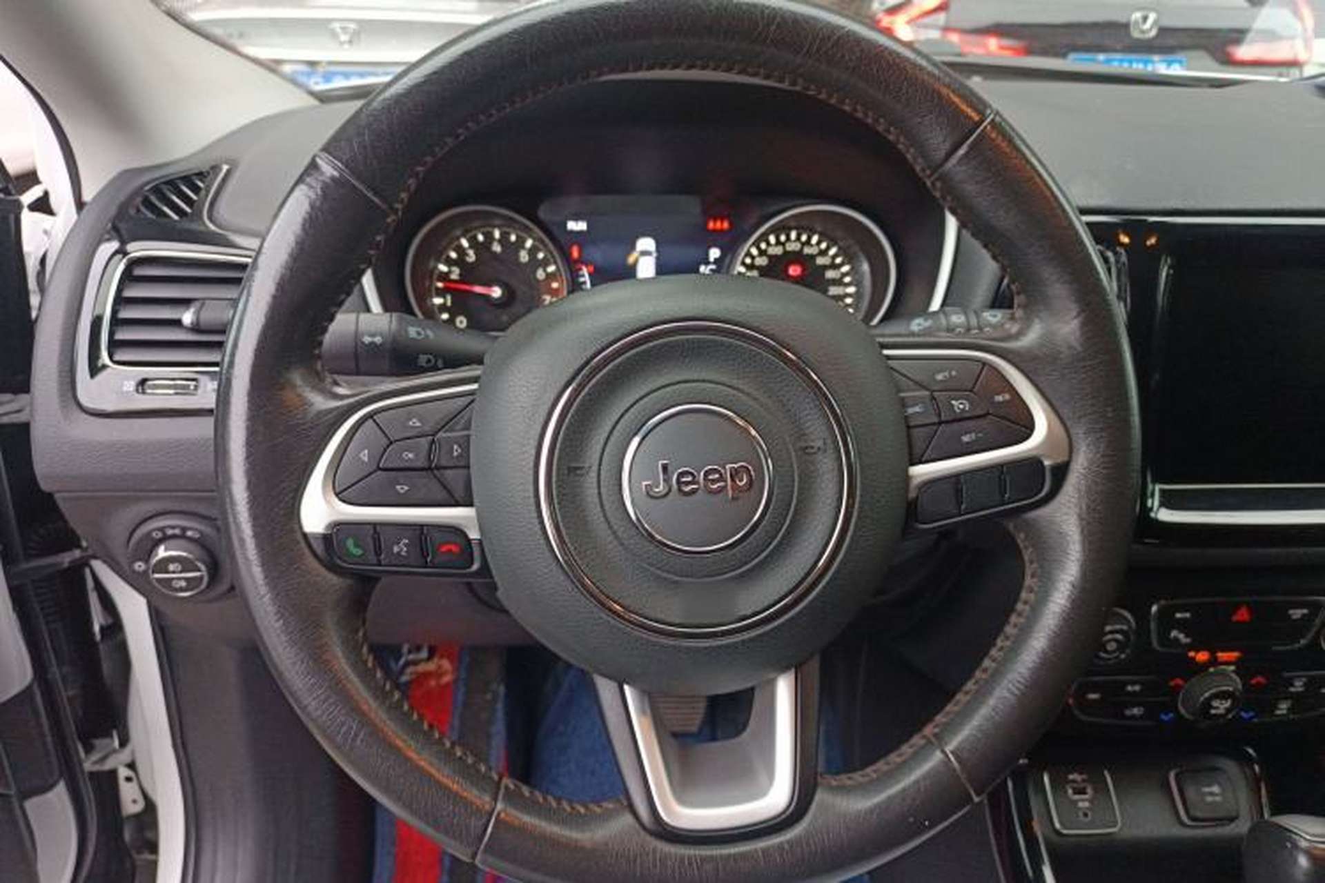 Used Jeep Compass 2019 220T Automatic Family Edition Steering Wheel