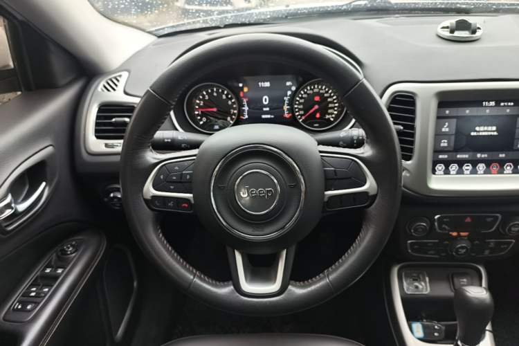 Used Jeep Compass 2019 200T Automatic Family Edition - Connected Large Screen Version Steering Wheel