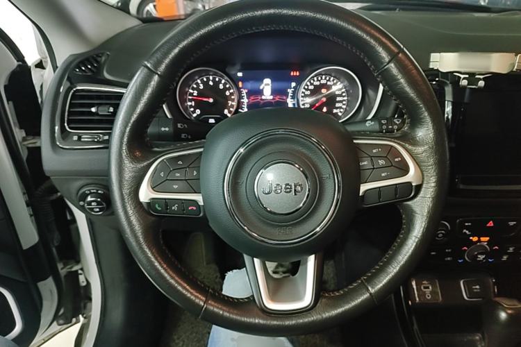 Used Jeep Compass 2019 220T Automatic Family Edition Steering Wheel