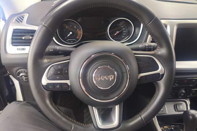 Used Jeep Compass 2019 200T Automatic Family Edition - Connected Large Screen Version Steering Wheel