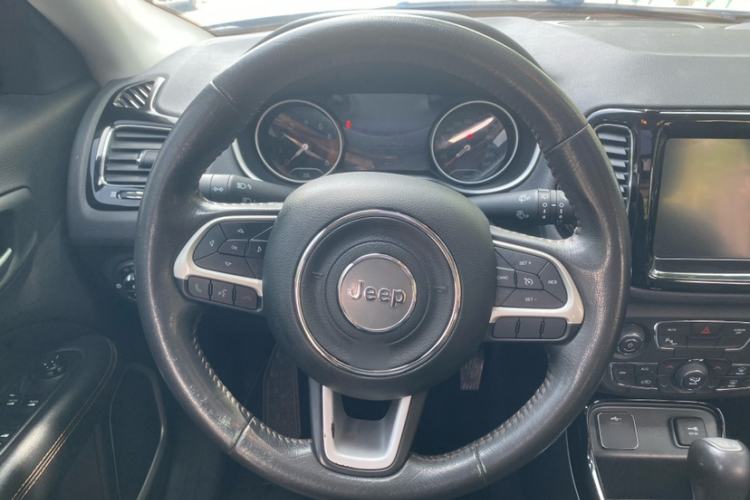 Used Jeep Compass 2019 220T Automatic Family Edition Steering Wheel