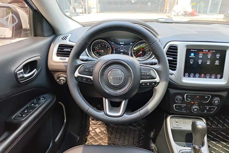 Used Jeep Compass 2019 200T Automatic Family Edition - Connected Large Screen Version Steering Wheel