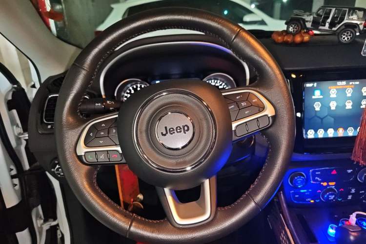 Used Jeep Compass 2019 220T Automatic Family Edition Steering Wheel