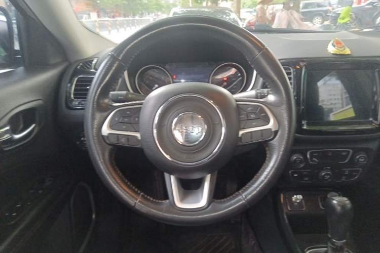 Used Jeep Compass 2019 220T Automatic Family Edition Steering Wheel