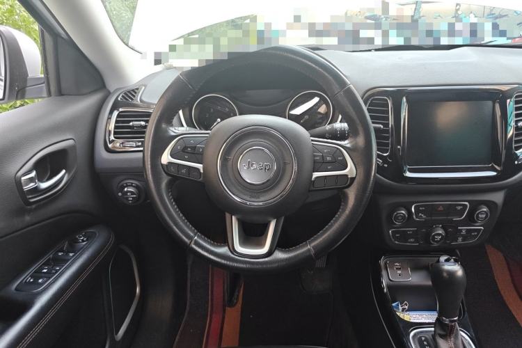 Used Jeep Compass 2019 220T Automatic Family Edition Steering Wheel