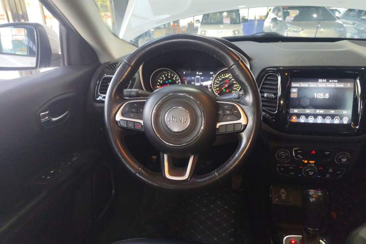 Used Jeep Compass 2019 220T Automatic Family Edition Steering Wheel