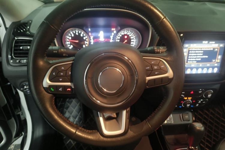 Used Jeep Compass 2019 220T Automatic Family Edition Steering Wheel