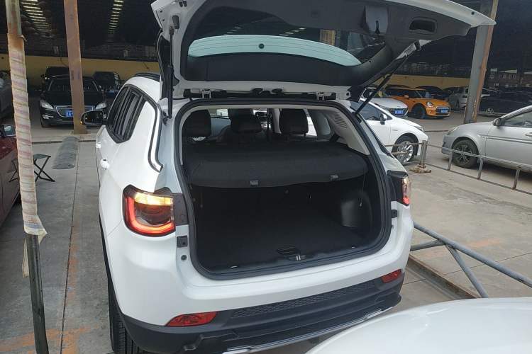 Used Jeep Compass 2019 220T Automatic Enjoyment Version Trunk