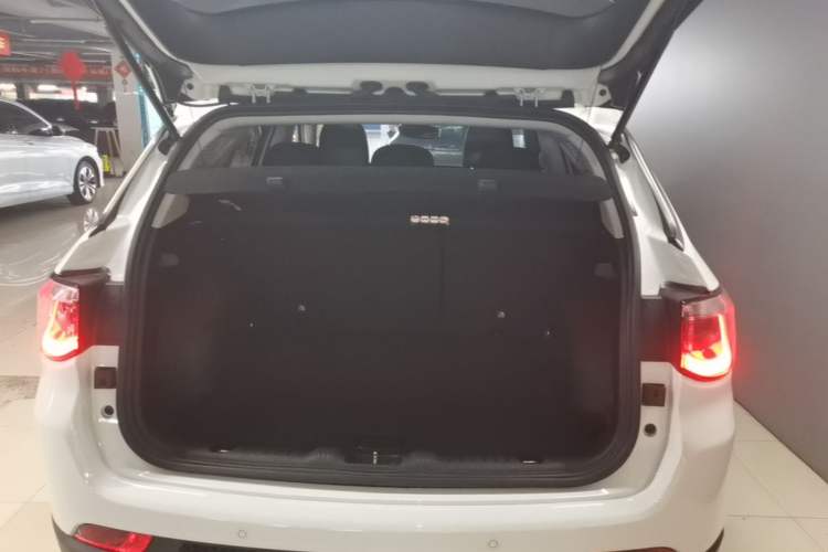 Used Jeep Compass 2019 220T Automatic Family Enjoyment Four-Wheel Drive Edition Trunk