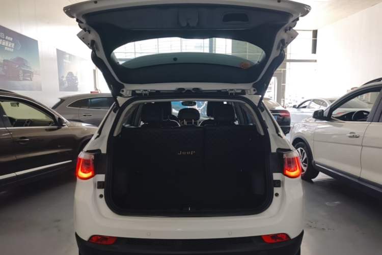 Used Jeep Compass 2019 200T Automatic Family Edition - Connected Large Screen Version Trunk