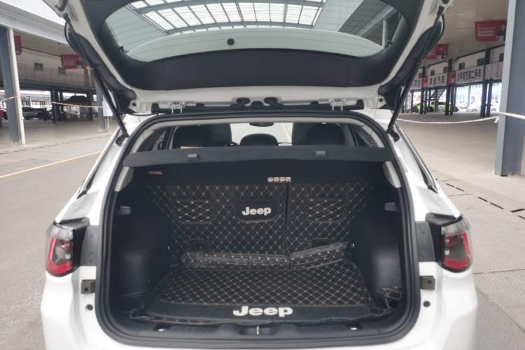 Used Jeep Compass 2019 220T Automatic Enjoyment Version Trunk
