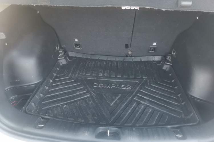 Used Jeep Compass 2019 220T Automatic Enjoyment Version Trunk