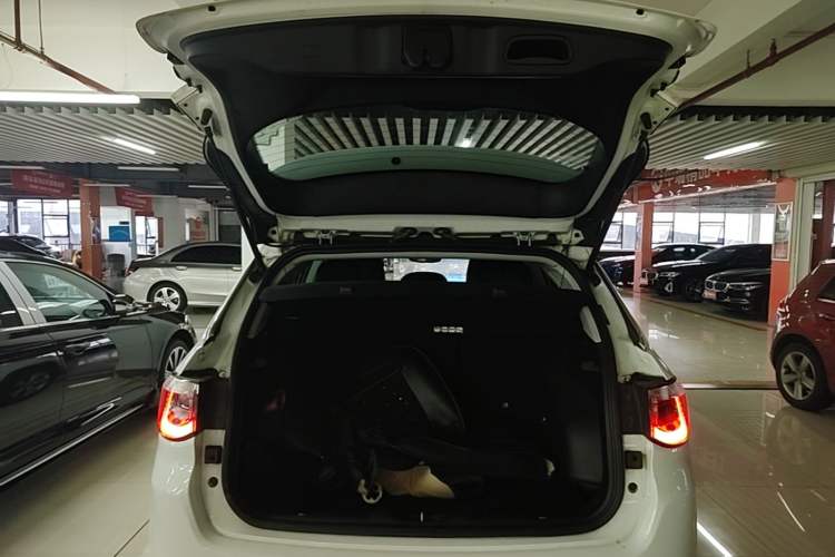 Used Jeep Compass 2019 220T Automatic Family Edition Trunk