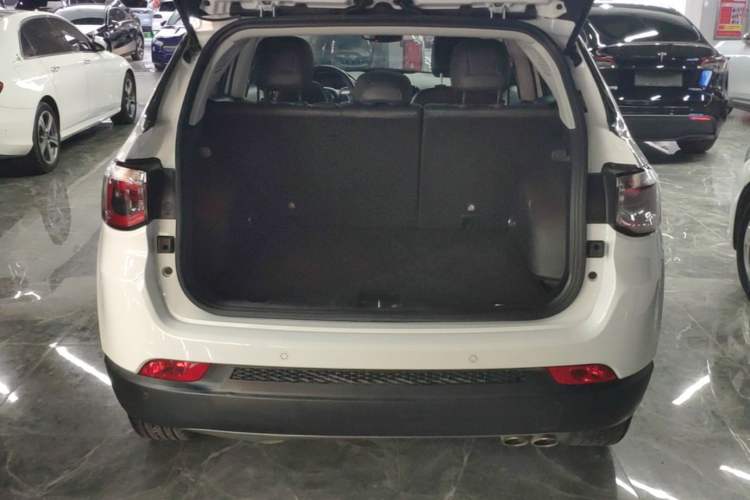 Used Jeep Compass 2019 220T Automatic Family Enjoyment Four-Wheel Drive Edition Trunk