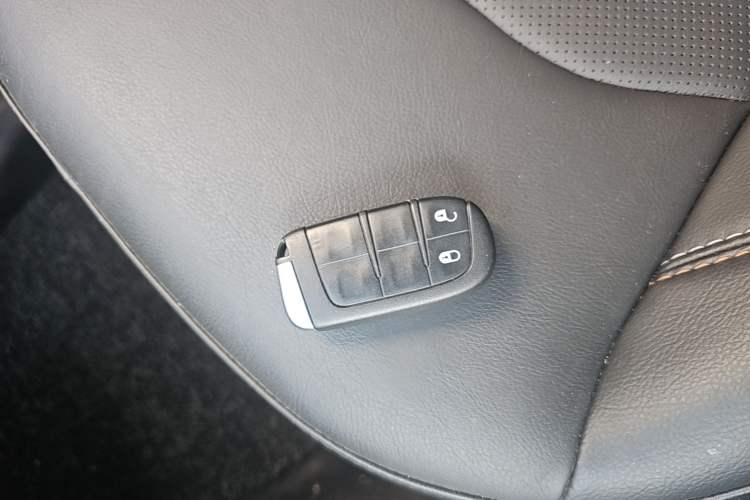 Used Jeep Compass 2019 200T Automatic Family Edition - Connected Large Screen Version Vehicle Key