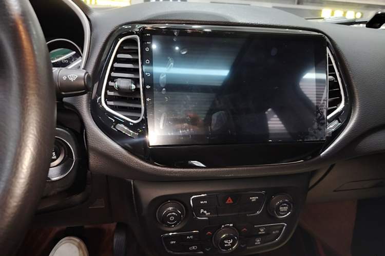 Used Jeep Compass 2020 220T Automatic Elite Edition Audio And AC Panel