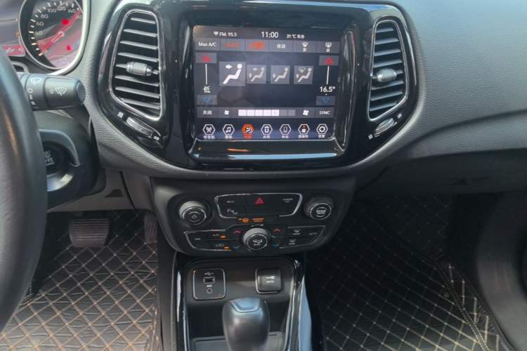 Used Jeep Compass 2020 220T Automatic Elite Edition Audio And AC Panel