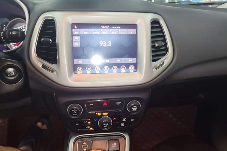 Used Jeep Compass 2020 220T Automatic Leading Edition Audio And AC Panel