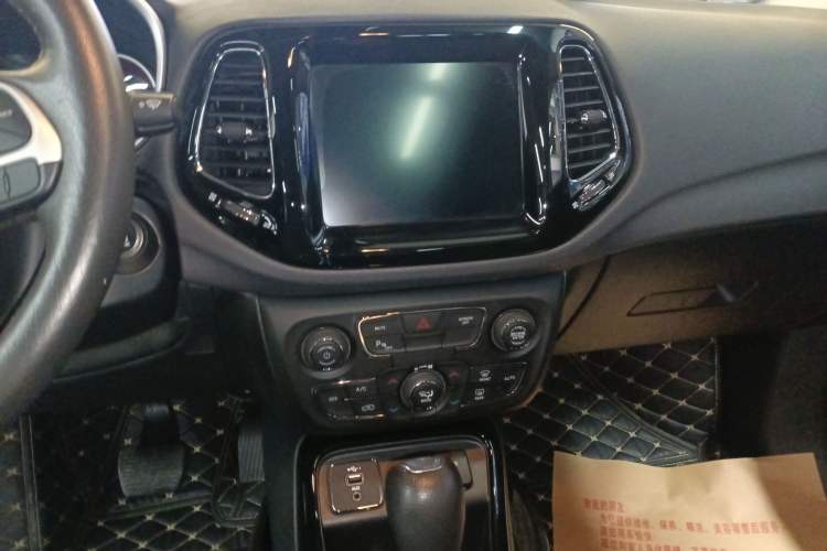 Used Jeep Compass 2020 220T Automatic Elite Edition Audio And AC Panel