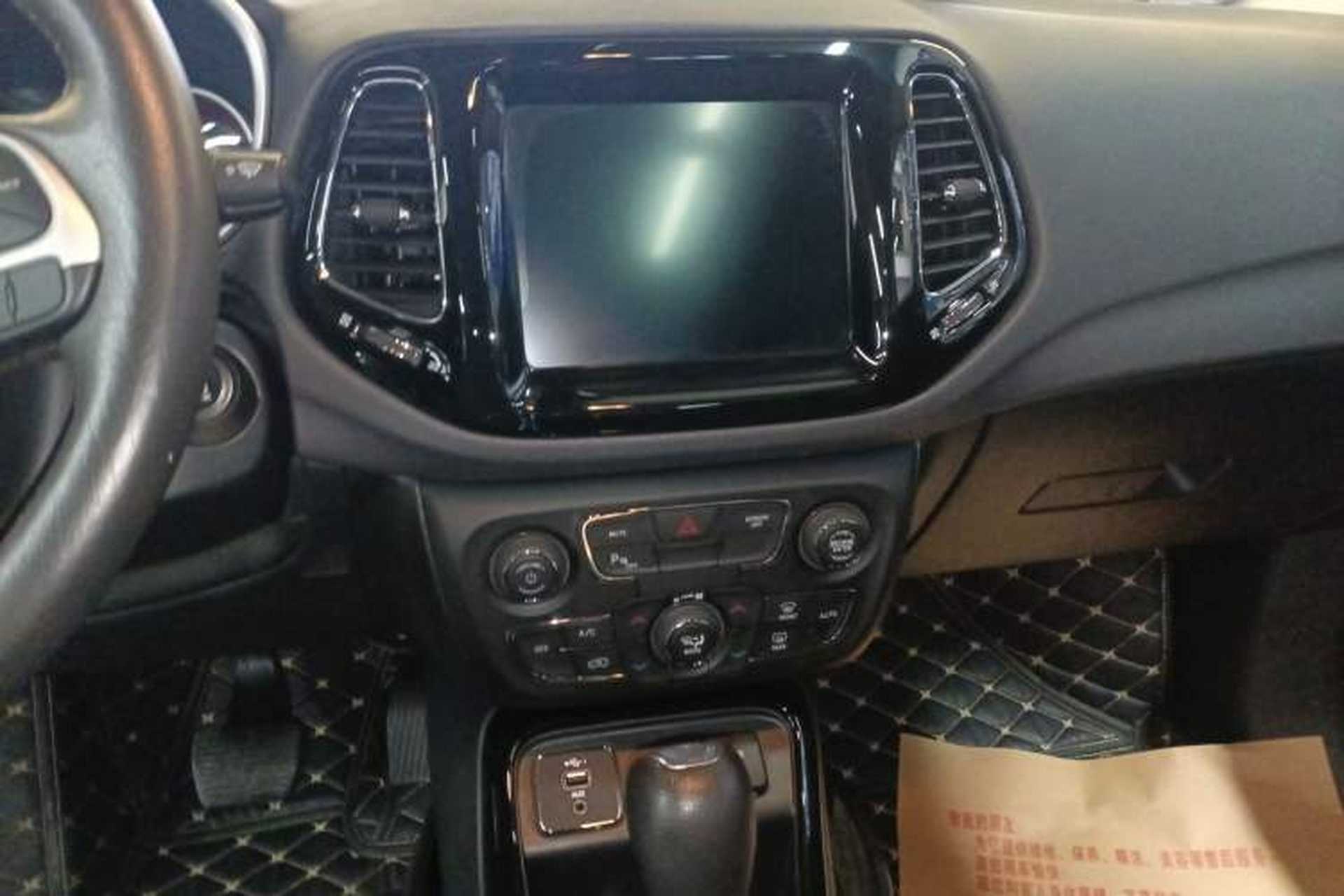 Used Jeep Compass 2020 220T Automatic Elite Edition Audio And AC Panel